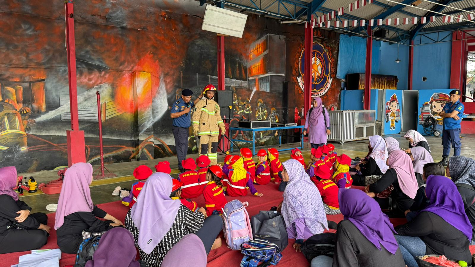 Kegiatan Field Trip dari Sekolah Paud Pesona ke Damkarmat Medan