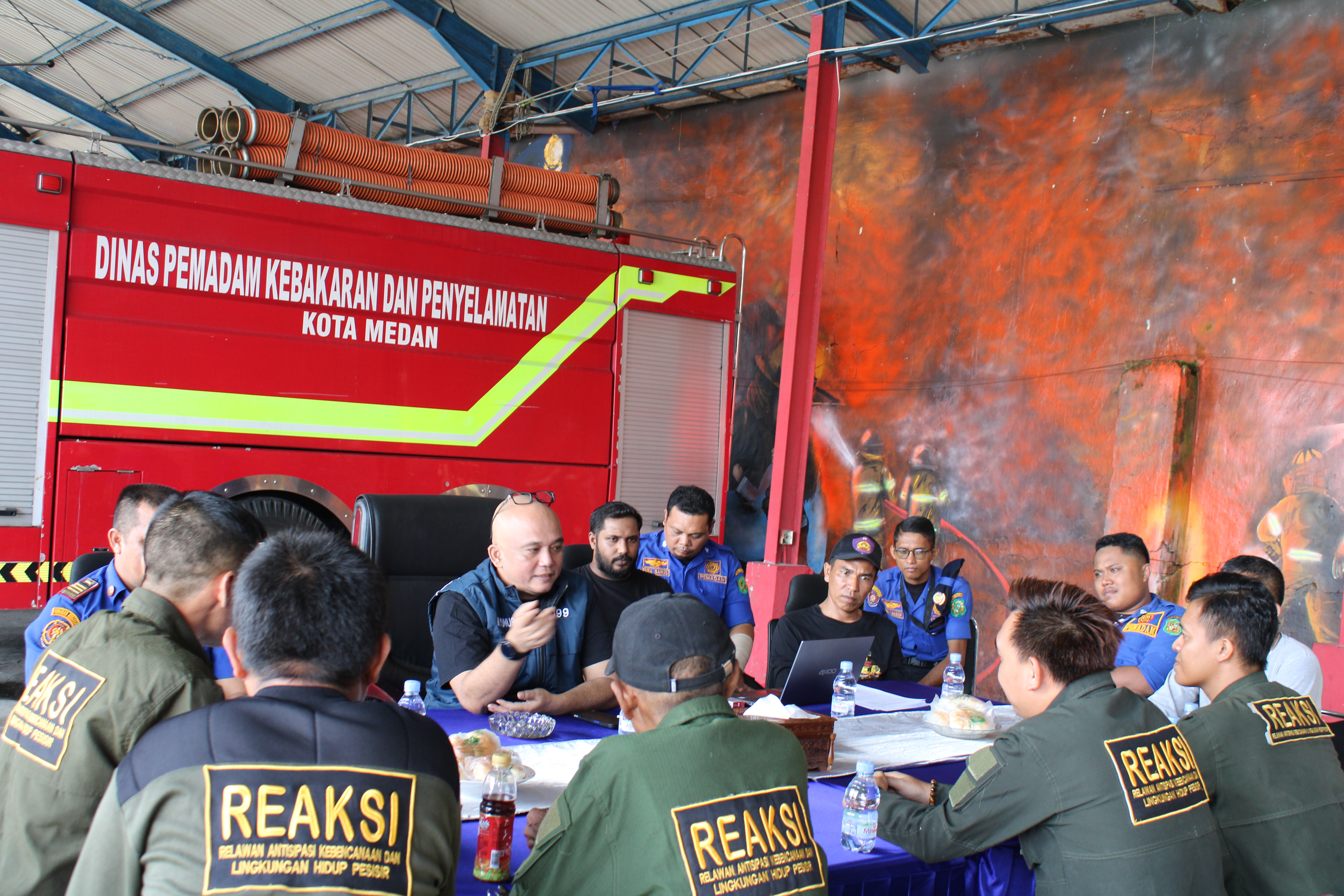 Audiensi bersama dengan Rekan - rekan dari Relawan Antisipasi Kebencanaan & Lingkungan Hidup Pesisir (REAKSI) Di Kantor Pusat Damkarmat Medan